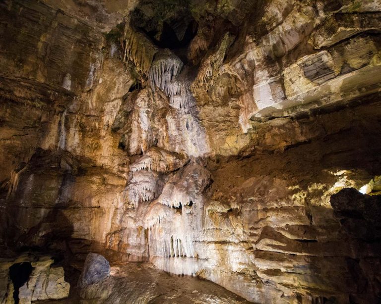 Howe Caverns New York A Family Friendly Cave Experience Adventure Family Travel Wandering